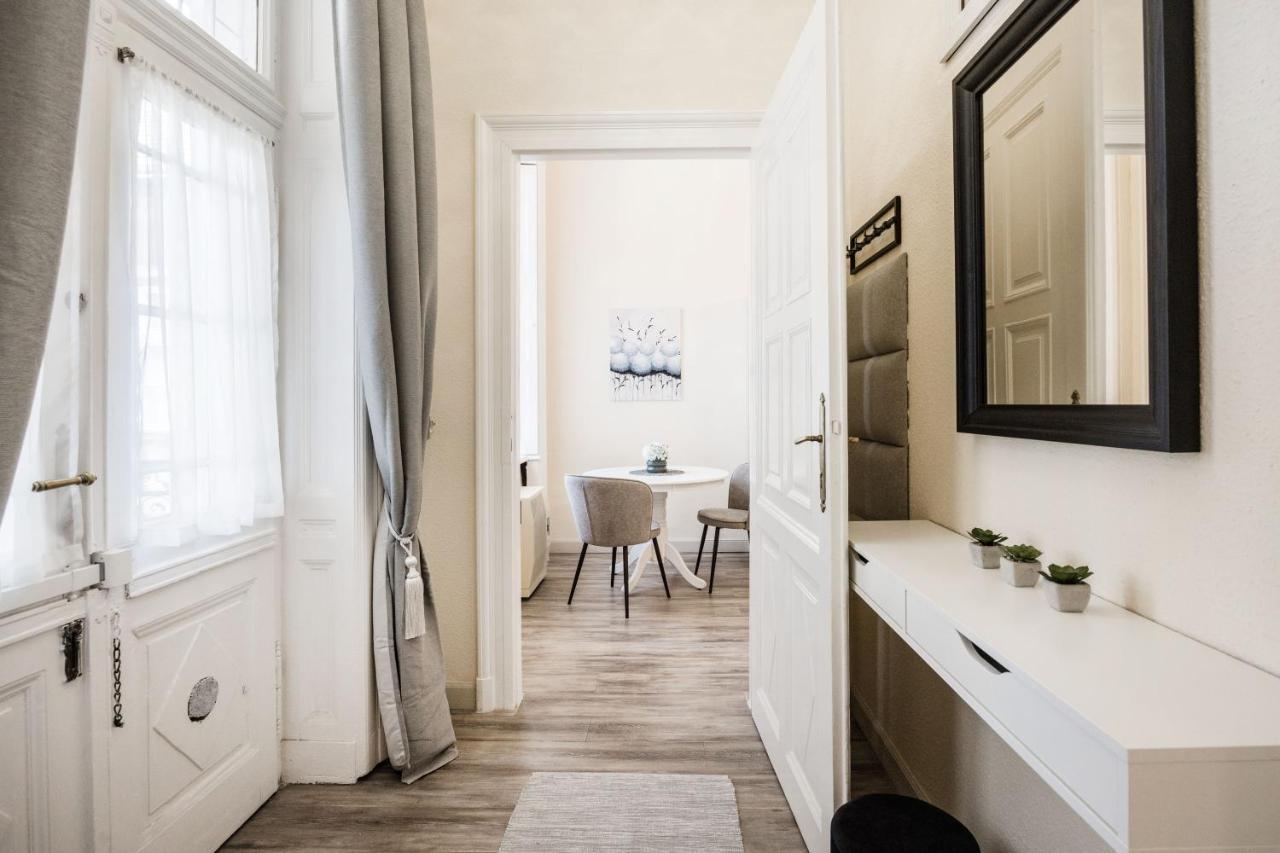 Andrassy 13 Center Apartment บูดาเปสต์ ภายนอก รูปภาพ