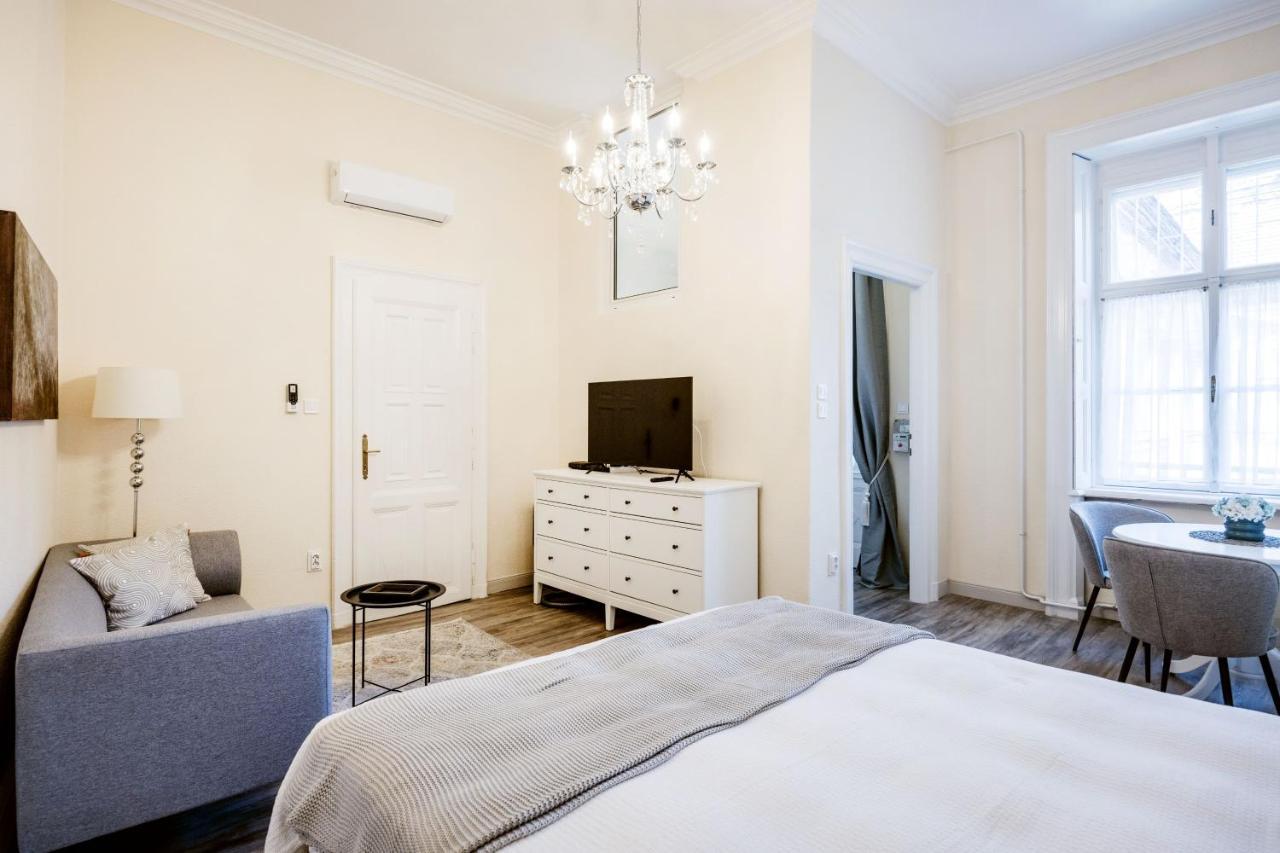Andrassy 13 Center Apartment บูดาเปสต์ ภายนอก รูปภาพ
